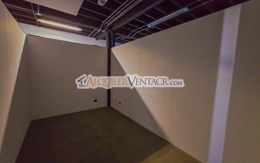 Edificio de 951 m2 para oficinas o comercio en Santa Ana Pozos