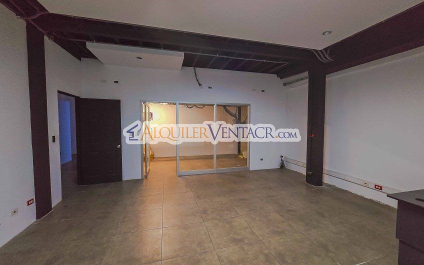 Edificio de 951 m2 para oficinas o comercio en Santa Ana Pozos