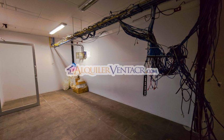 Edificio de 951 m2 para oficinas o comercio en Santa Ana Pozos