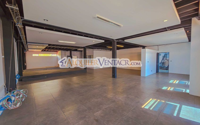 Edificio de 951 m2 para oficinas o comercio en Santa Ana Pozos