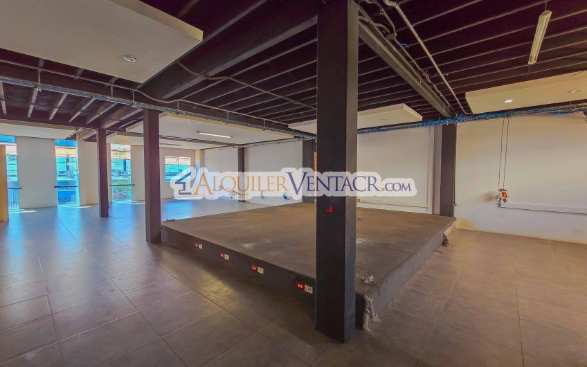 Edificio de 951 m2 para oficinas o comercio en Santa Ana Pozos