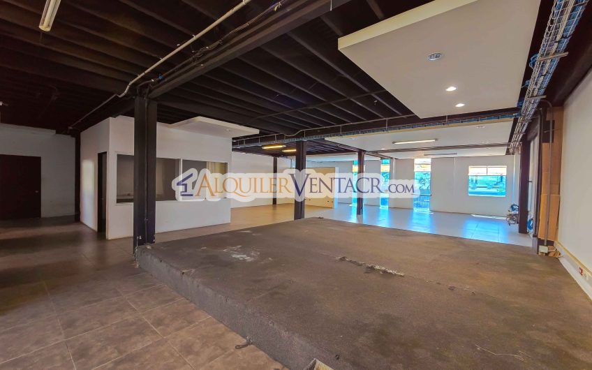 Edificio de 951 m2 para oficinas o comercio en Santa Ana Pozos