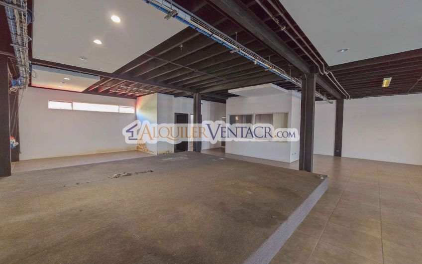 Edificio de 951 m2 para oficinas o comercio en Santa Ana Pozos
