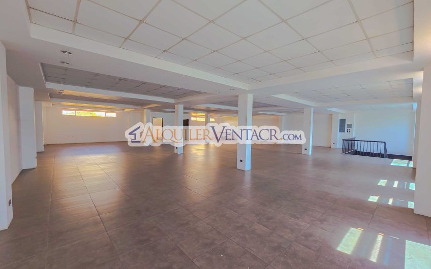 Edificio de 951 m2 para oficinas o comercio en Santa Ana Pozos