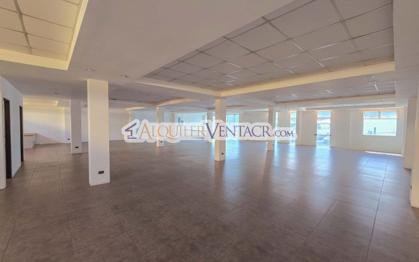 Edificio de 951 m2 para oficinas o comercio en Santa Ana Pozos