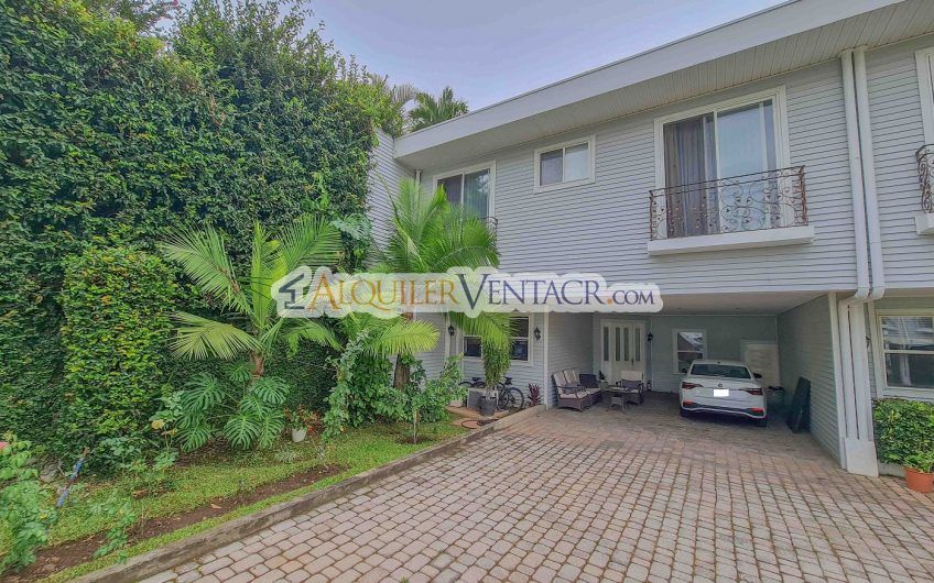 Condominio de 311 m2 en Trejos Montealegre x Avenida Escazú