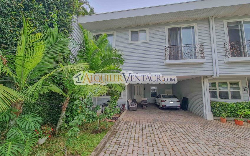 Condominio de 311 m2 en Trejos Montealegre x Avenida Escazú