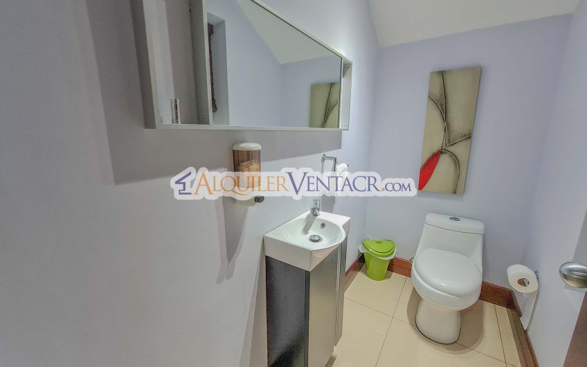 Condominio de 311 m2 en Trejos Montealegre x Avenida Escazú