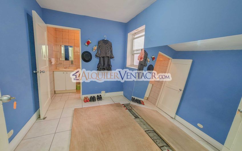 Condominio de 311 m2 en Trejos Montealegre x Avenida Escazú