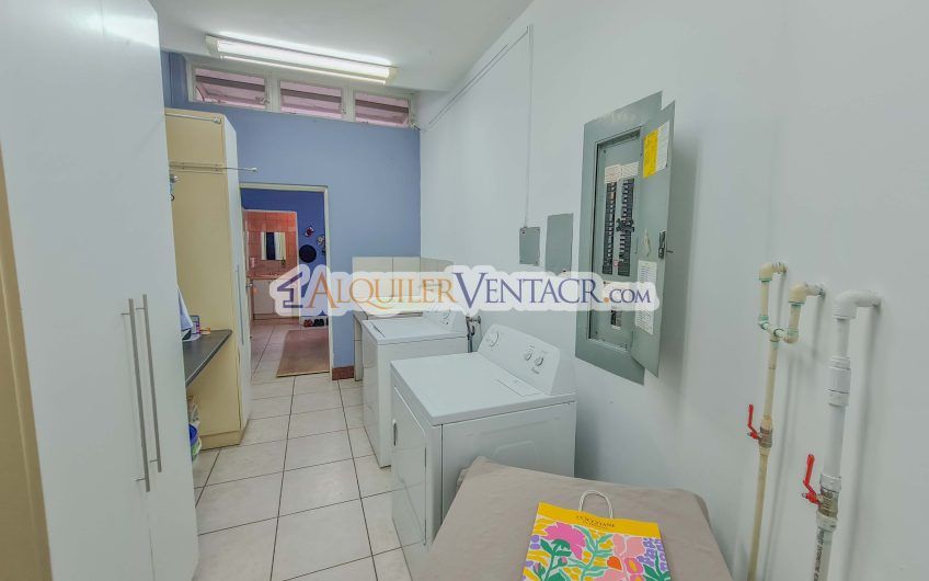 Condominio de 311 m2 en Trejos Montealegre x Avenida Escazú