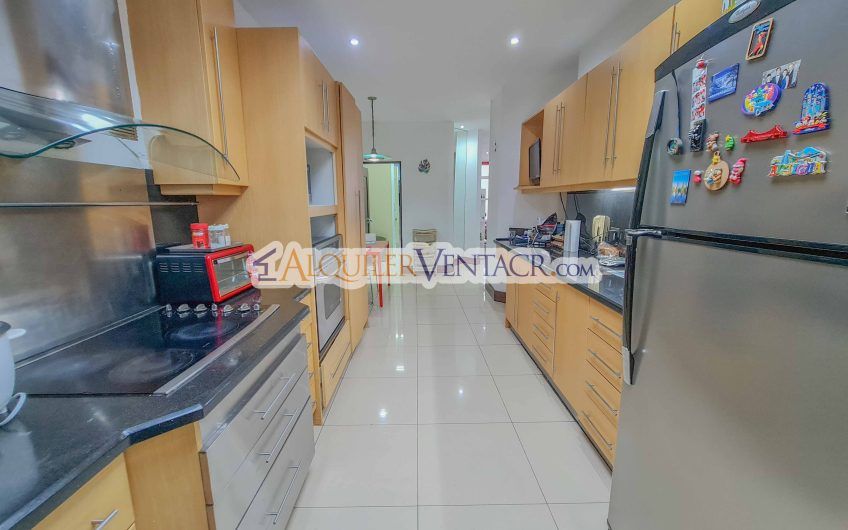 Condominio de 311 m2 en Trejos Montealegre x Avenida Escazú