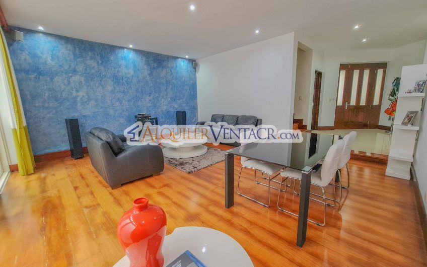 Condominio de 311 m2 en Trejos Montealegre x Avenida Escazú