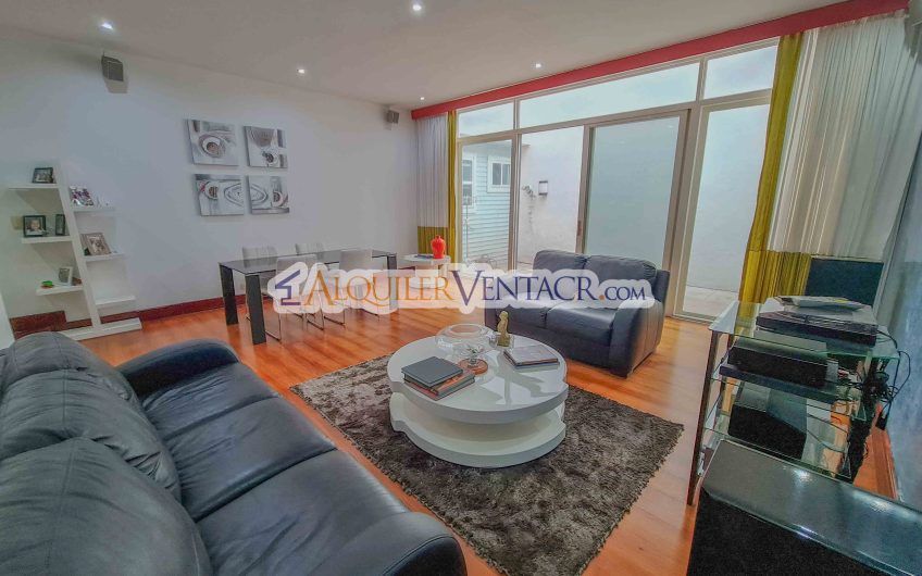 Condominio de 311 m2 en Trejos Montealegre x Avenida Escazú