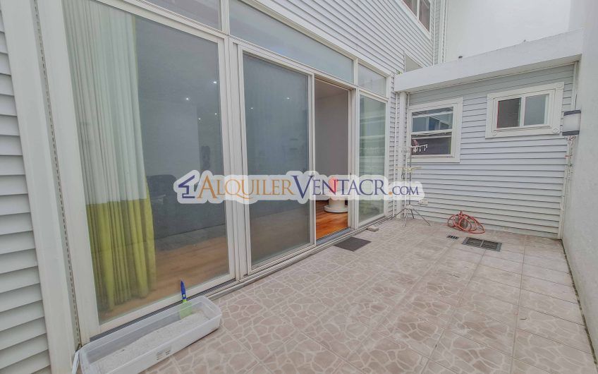 Condominio de 311 m2 en Trejos Montealegre x Avenida Escazú