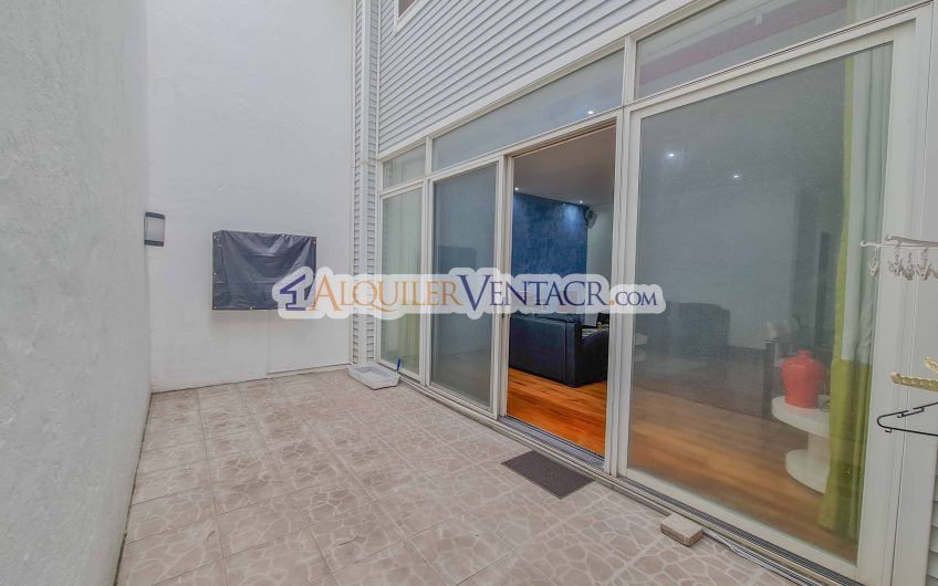 Condominio de 311 m2 en Trejos Montealegre x Avenida Escazú