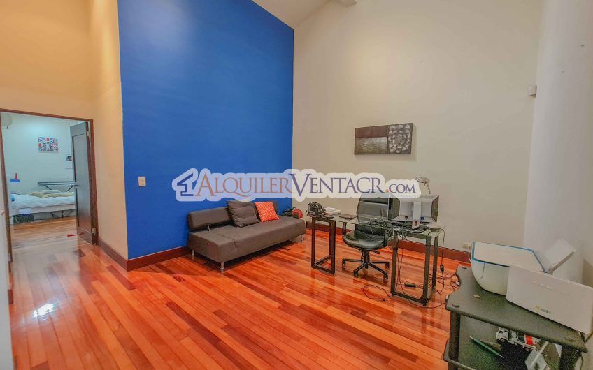 Condominio de 311 m2 en Trejos Montealegre x Avenida Escazú