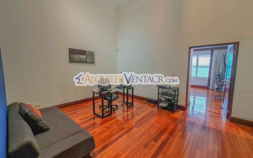 Condominio de 311 m2 en Trejos Montealegre x Avenida Escazú