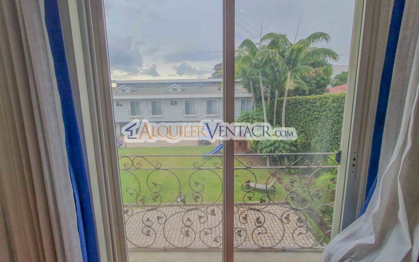 Condominio de 311 m2 en Trejos Montealegre x Avenida Escazú