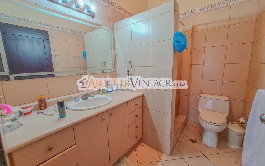 Condominio de 311 m2 en Trejos Montealegre x Avenida Escazú