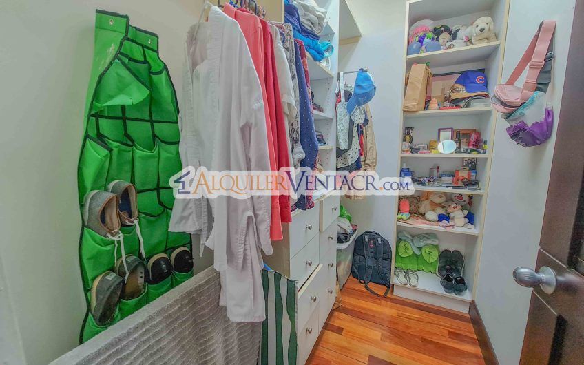 Condominio de 311 m2 en Trejos Montealegre x Avenida Escazú