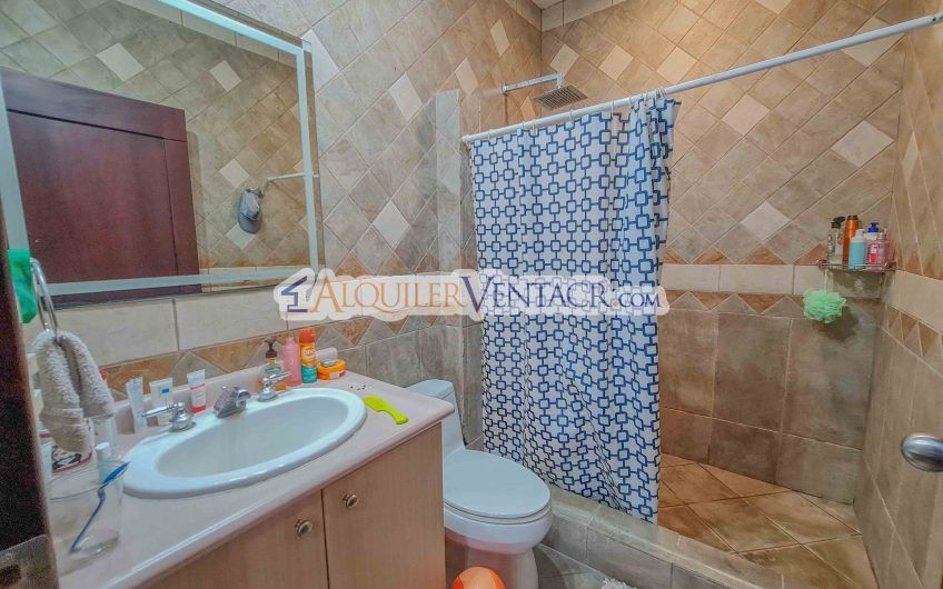 Condominio de 311 m2 en Trejos Montealegre x Avenida Escazú