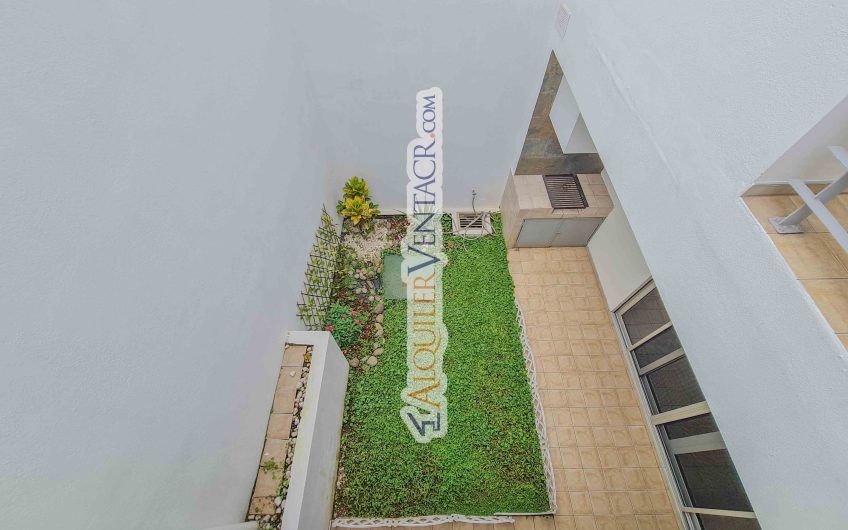 Condo amueblado con 2 habit. master en Bello Horizonte Escazú