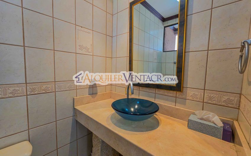 Condo de Un Nivel con Piscina Propia en Guachipelín Escazú