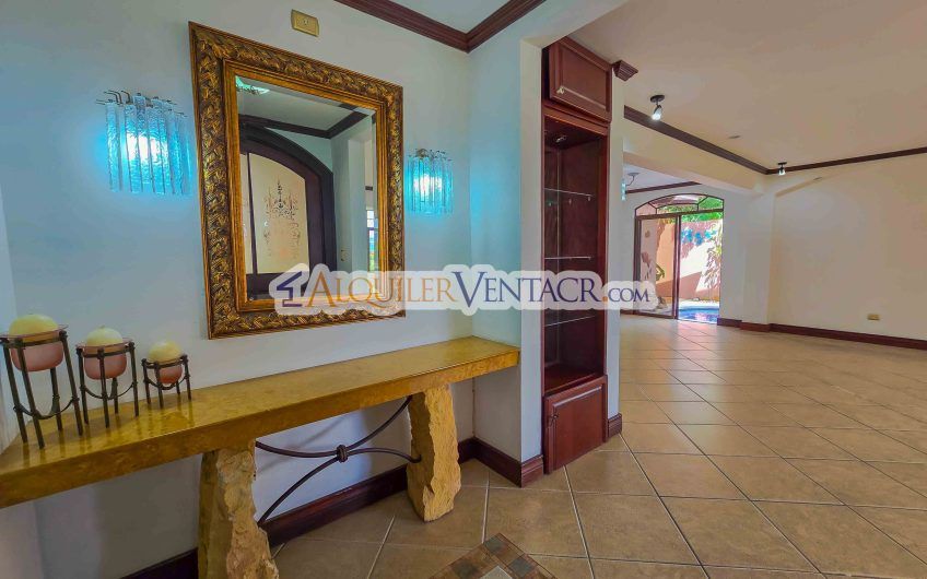 Condo de Un Nivel con Piscina Propia en Guachipelín Escazú