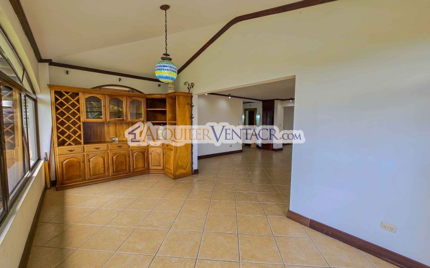 Condo de Un Nivel con Piscina Propia en Guachipelín Escazú