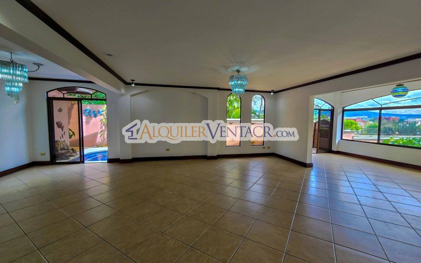 Condo de Un Nivel con Piscina Propia en Guachipelín Escazú