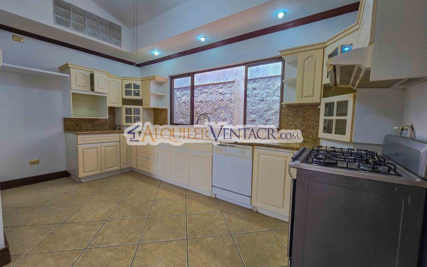 Condo de Un Nivel con Piscina Propia en Guachipelín Escazú