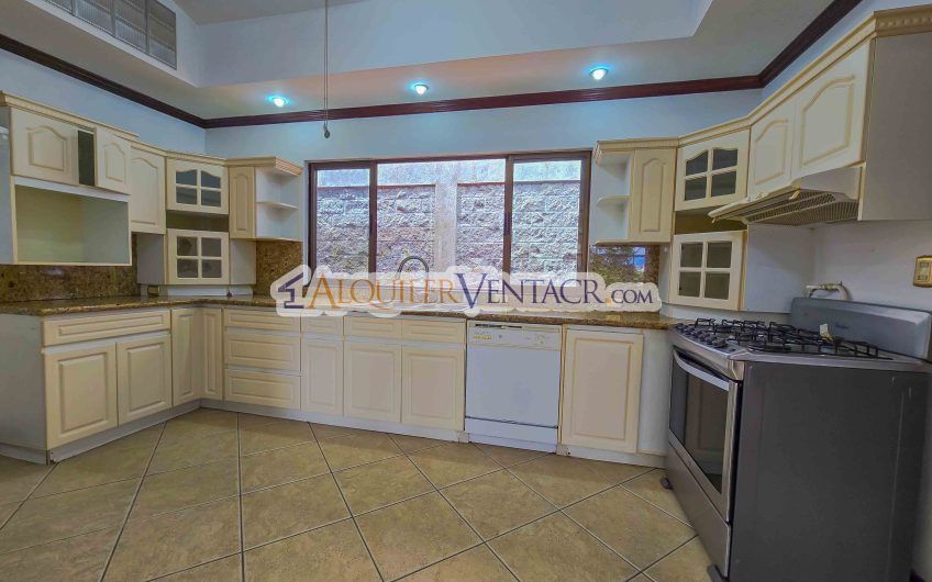 Condo de Un Nivel con Piscina Propia en Guachipelín Escazú