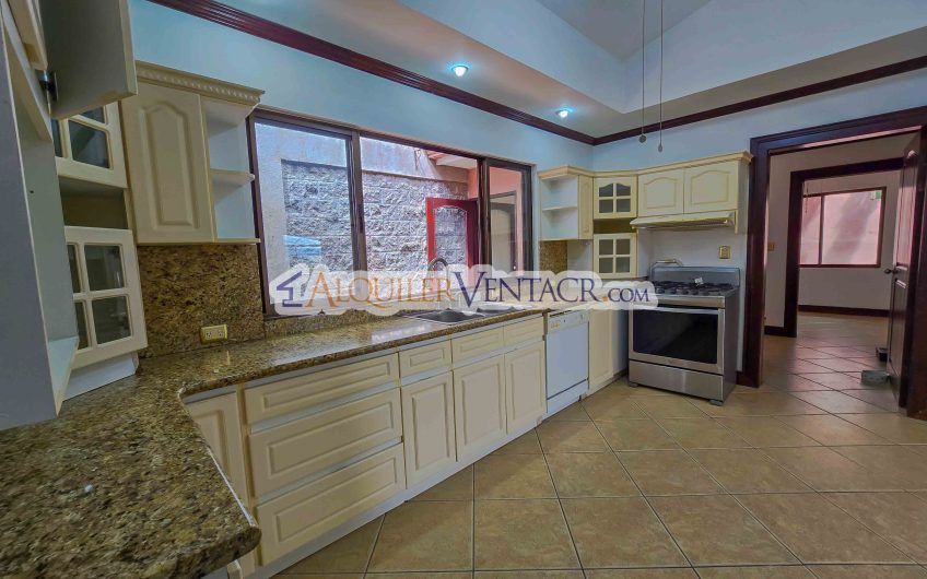 Condo de Un Nivel con Piscina Propia en Guachipelín Escazú
