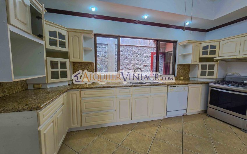 Condo de Un Nivel con Piscina Propia en Guachipelín Escazú