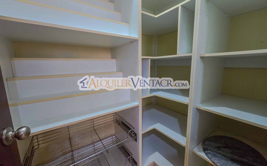 Condo de Un Nivel con Piscina Propia en Guachipelín Escazú