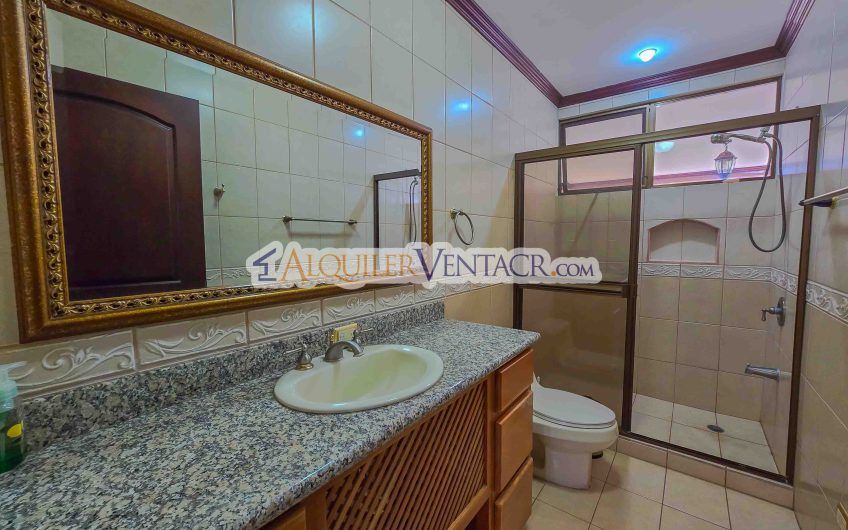 Condo de Un Nivel con Piscina Propia en Guachipelín Escazú