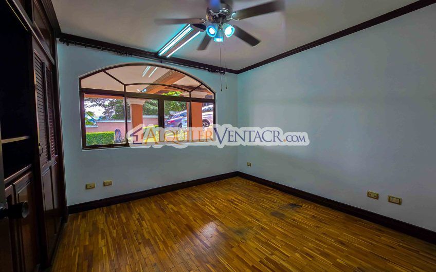 Condo de Un Nivel con Piscina Propia en Guachipelín Escazú