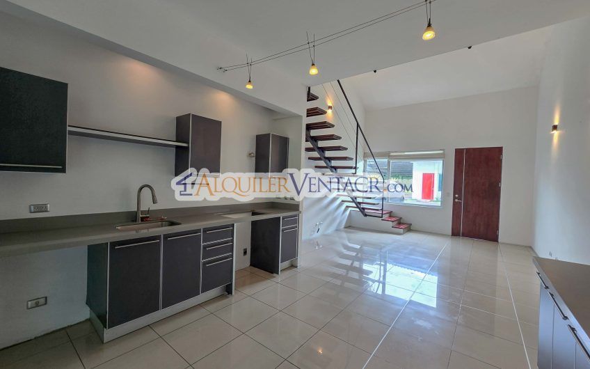 Condo Contemporáneo con amplio jardín en Santa Ana Pozos