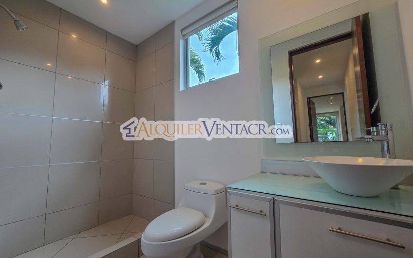 Condo Contemporáneo con amplio jardín en Santa Ana Pozos