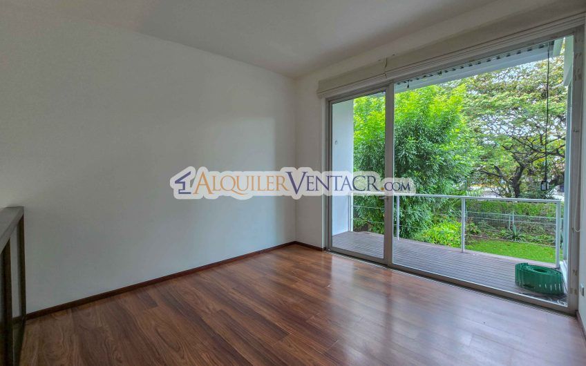Condo Contemporáneo con amplio jardín en Santa Ana Pozos