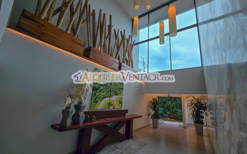 Para estrenar! Lujoso Penthouse con vistas en Escazú Centro
