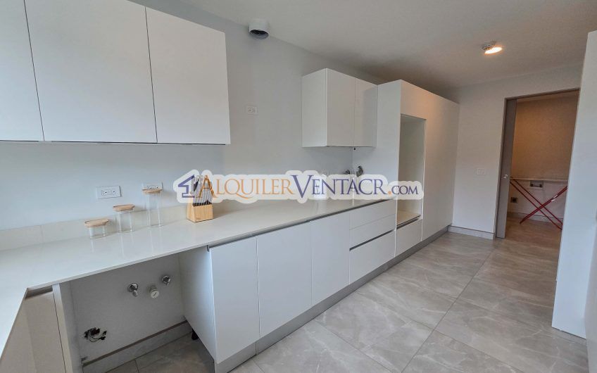 Para estrenar! Lujoso apartamento con vista en Escazú Centro