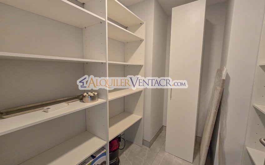 Para estrenar! Lujoso apartamento con vista en Escazú Centro