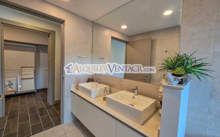 Para estrenar! Lujoso apartamento con vista en Escazú Centro