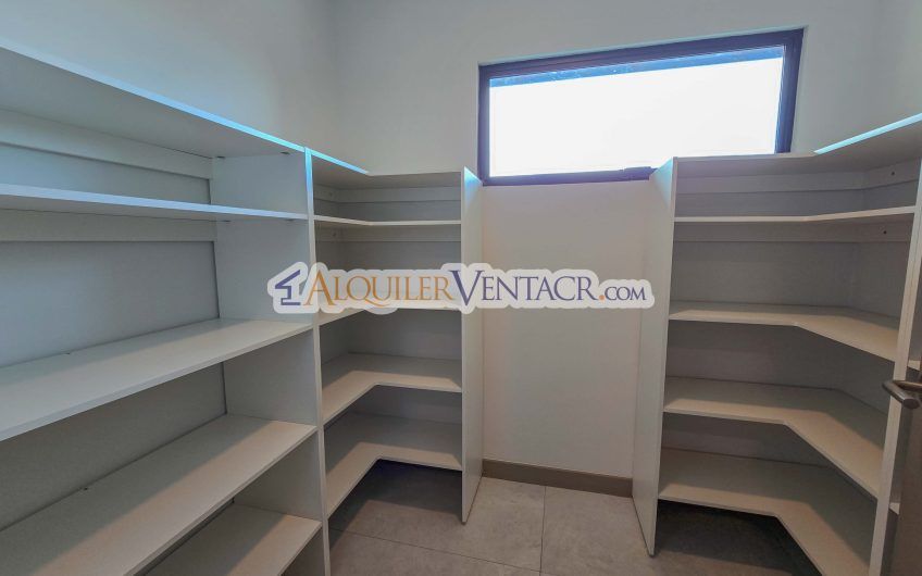 Para estrenar! Lujoso Penthouse con vistas en Escazú Centro