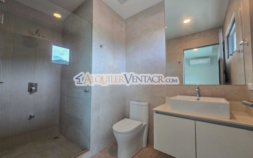 Para estrenar! Lujoso Penthouse con vistas en Escazú Centro