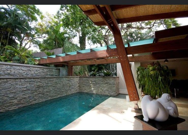 Lujosa casa de Un Nivel con Piscina Propia en Santa Ana