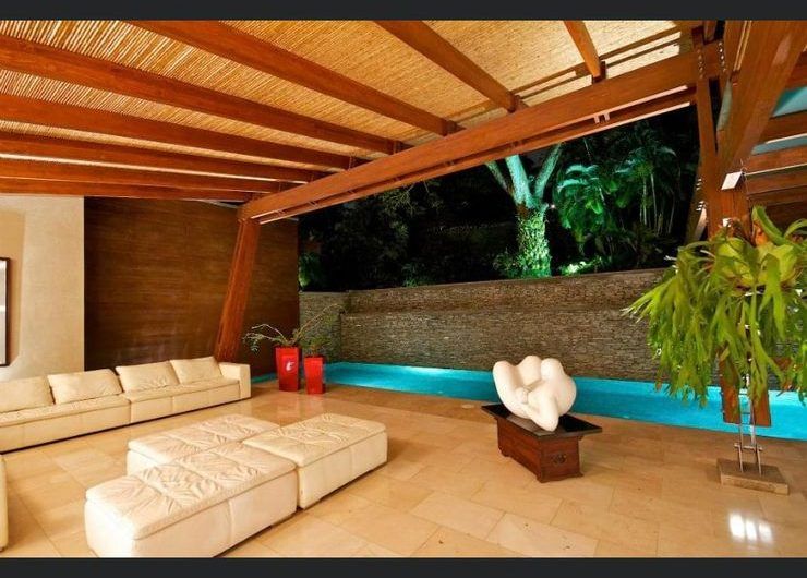 Lujosa casa de Un Nivel con Piscina Propia en Santa Ana