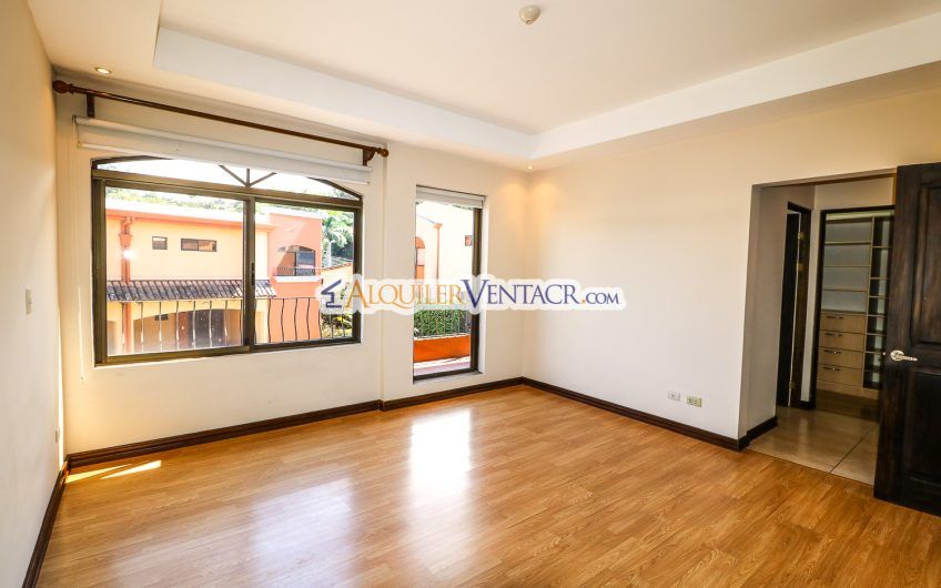 Condo de 4 habitaciones en Brasil de Mora Santa Ana