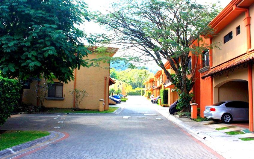 Condo de 4 habitaciones en Brasil de Mora Santa Ana